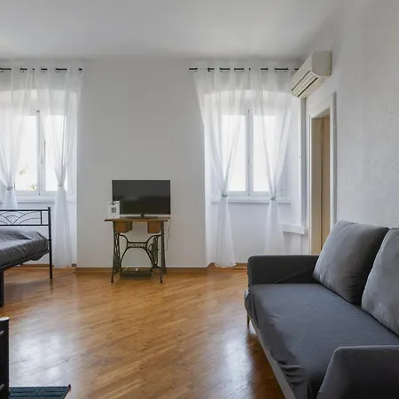 Vistasanlu Apartment Trieste
